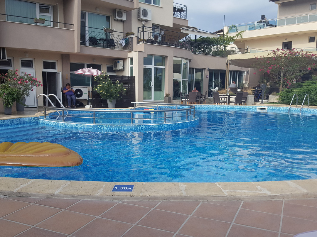 塞琳娜海滩酒店主图