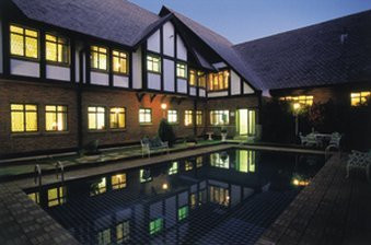 Cresta Churchill Hotel主图