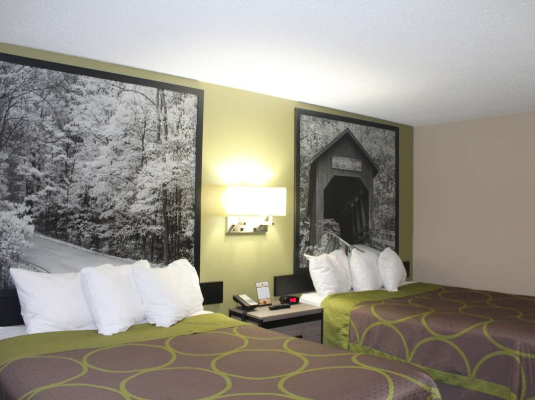 Super 8 by Wyndham Michigan City主图