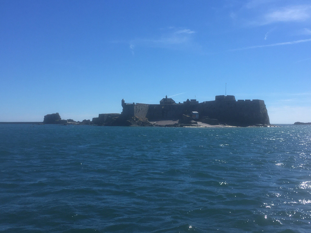 Nauti Buoy Ribs-St. Helier必去景点