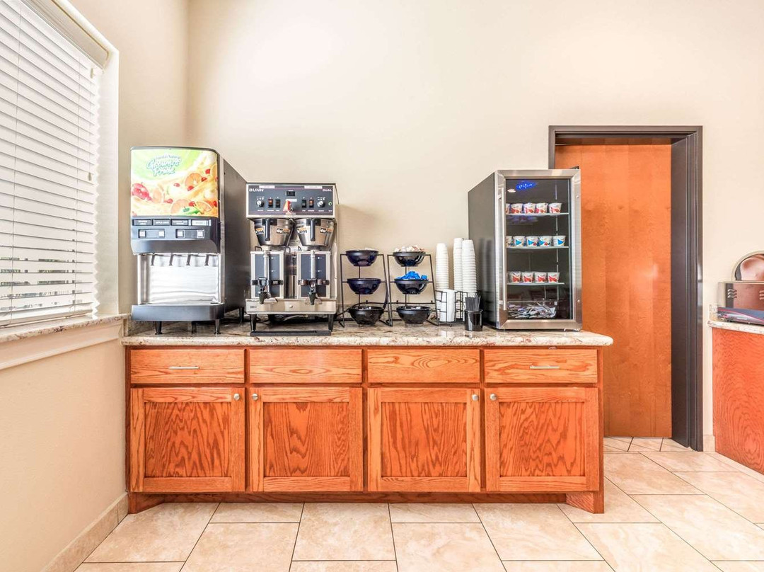 Ramada by Wyndham College Station主图