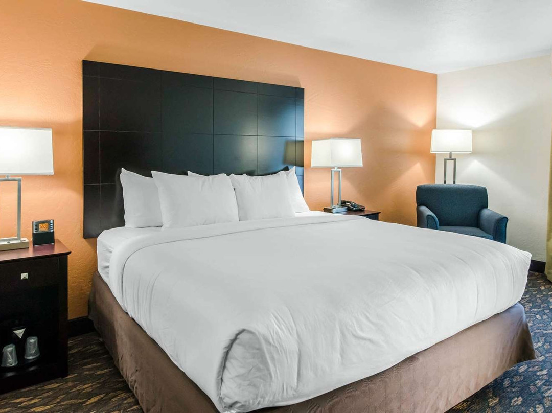 Comfort Inn & Suites主图