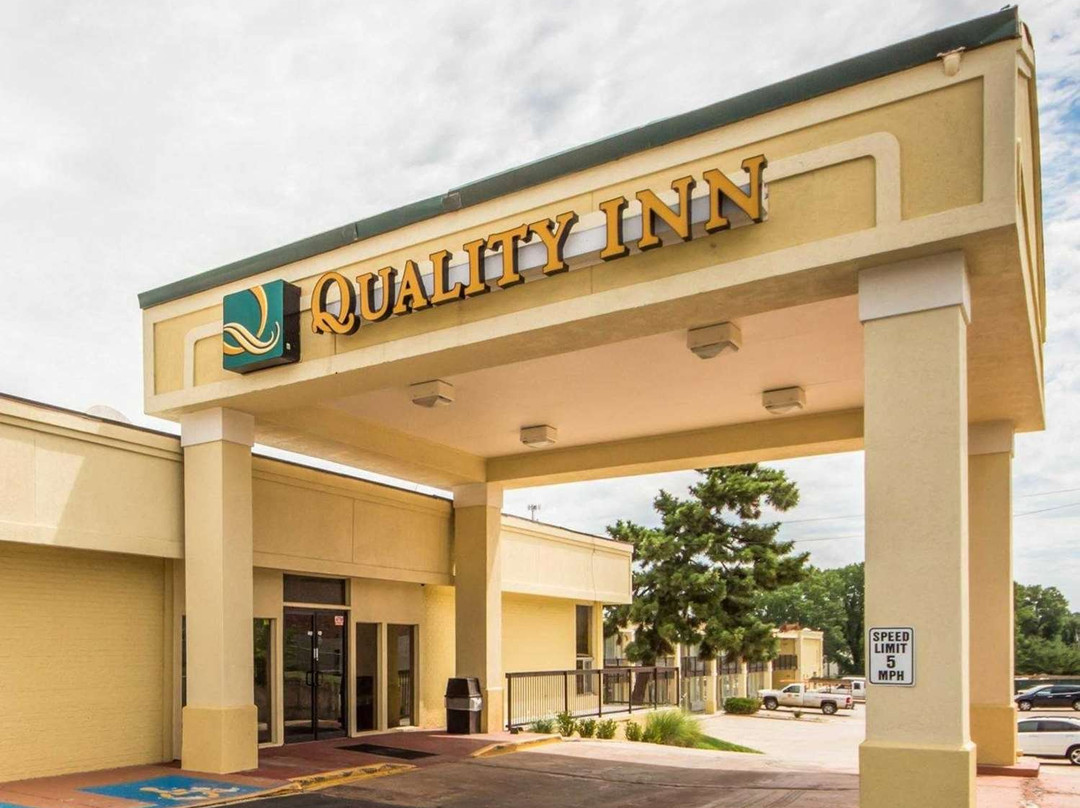 庞卡城品质酒店主图