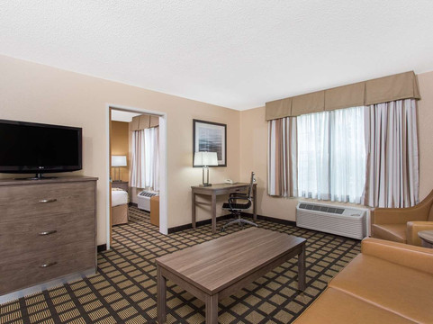 普利茅斯呗盟套房酒店主图