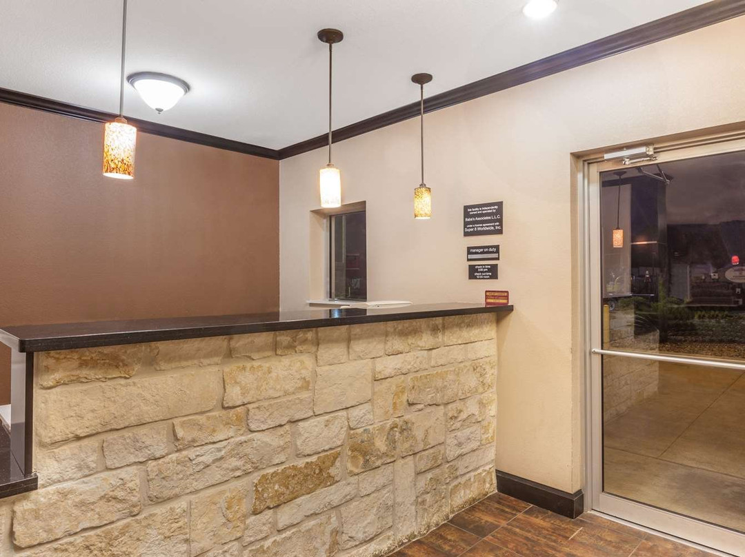 Super 8 by Wyndham Center主图