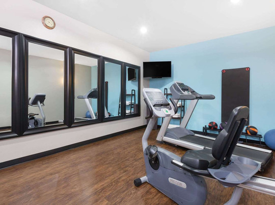 Days Inn & Suites by Wyndham Madisonville主图