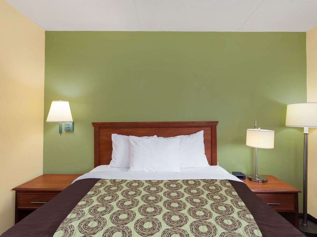 Days Inn by Wyndham Bowling Green主图