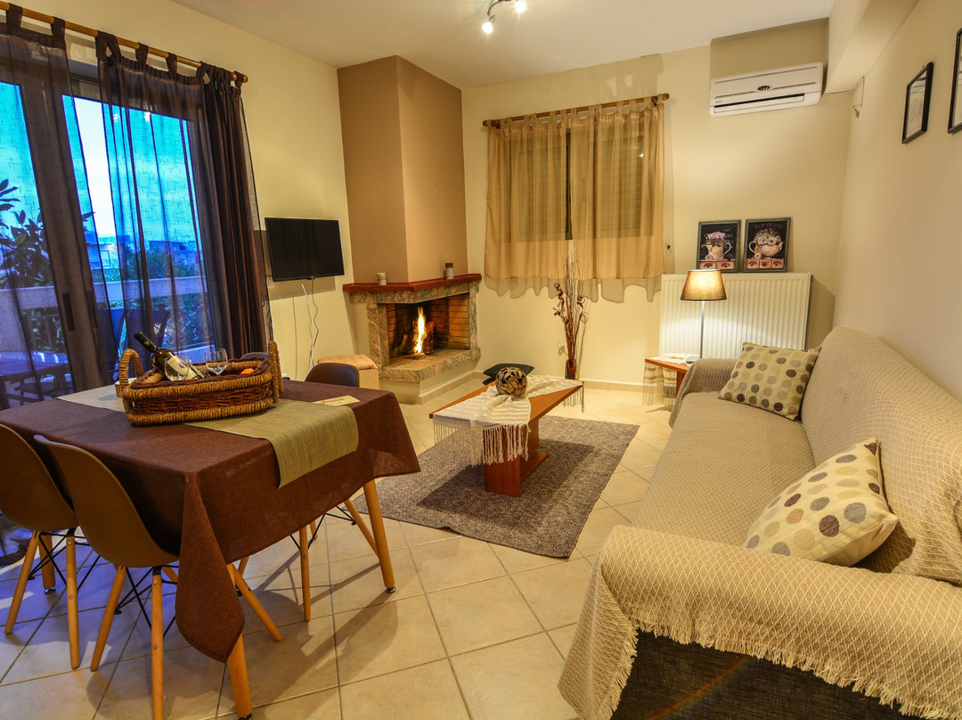 Theoni's Apartments主图