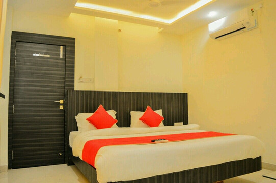 Hotel Crystal Inn主图