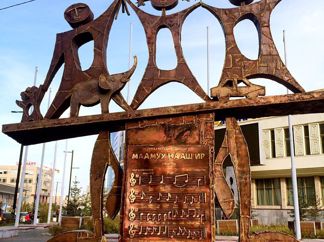 Monument to "Come Along My Little Buddy" Song-乌兰巴托必去景点