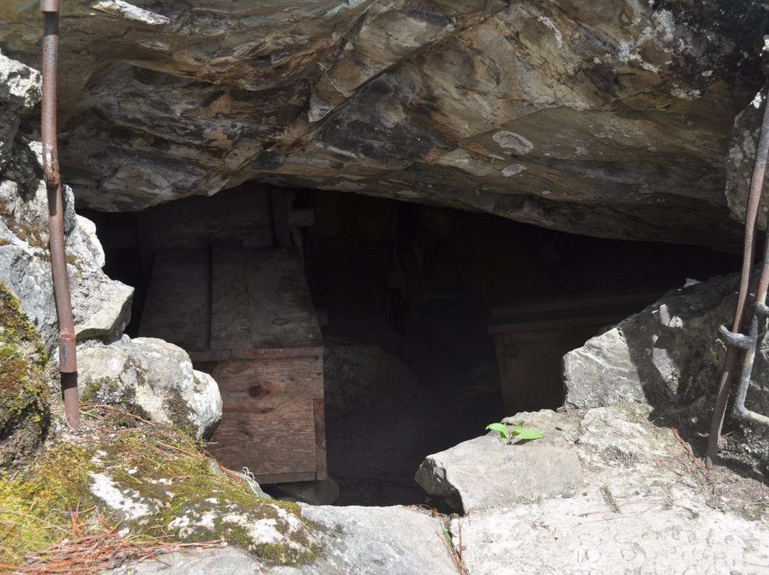 Timbac Caves景点图片