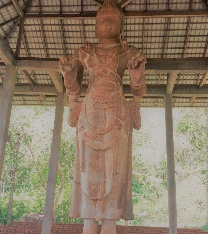 Maligawila Buddha Statue-Buttala必去景点