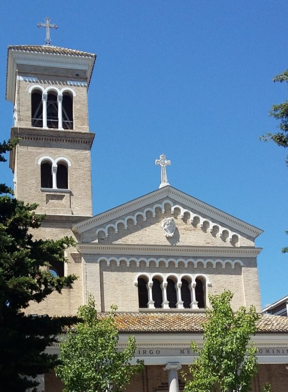 Chiesa di Sant'Agnese-Pineto必去景点