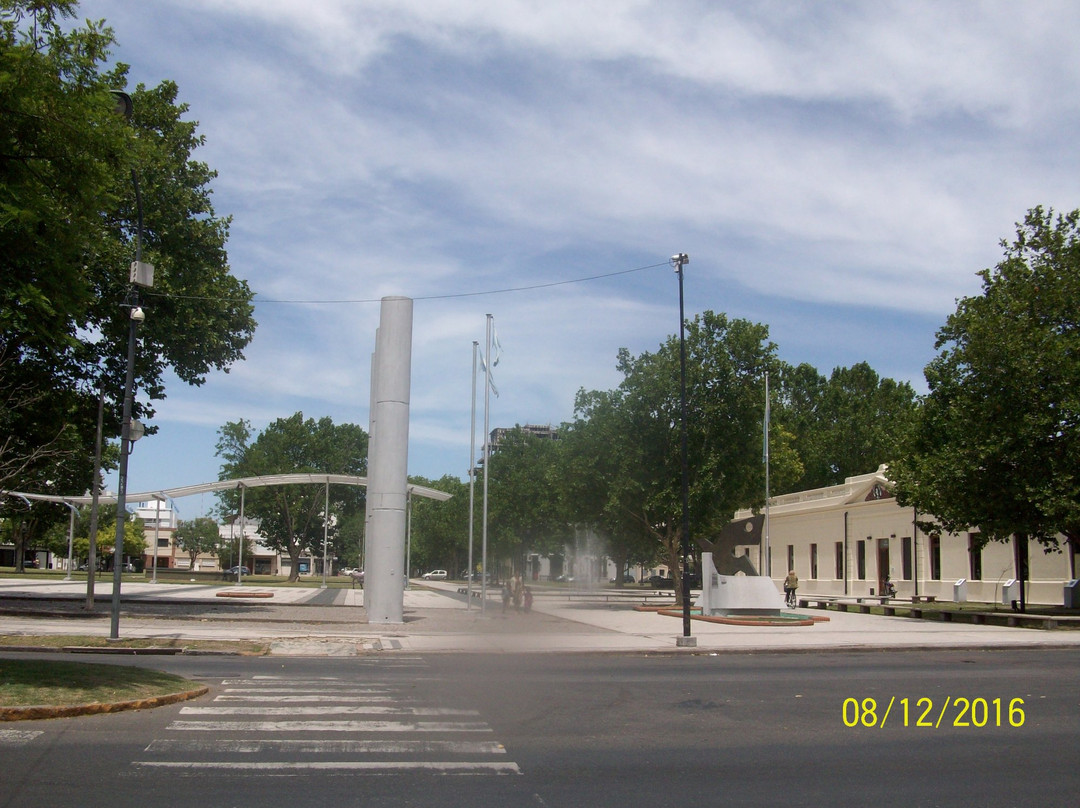 Plaza Malvinas景点图片