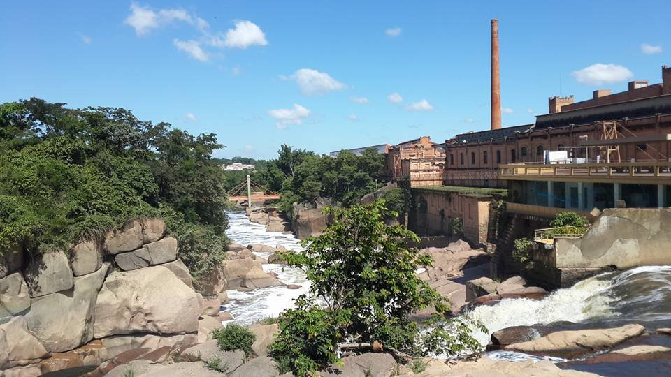 Monumento os Enamorados - Ilha dos Amores-Salto必去景点