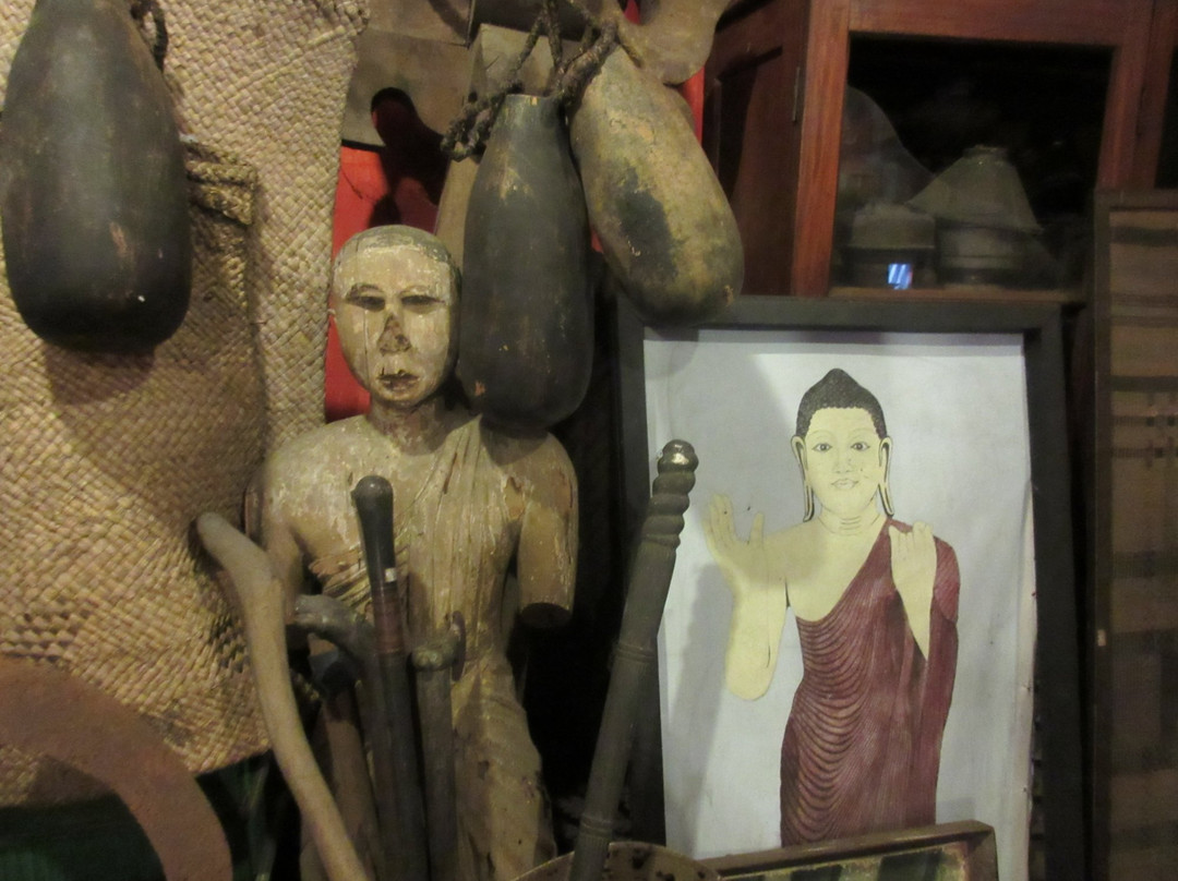 Waruna Antiques景点图片