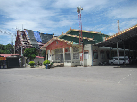 Wat Rat Charoen Tham-丹能沙都必去景点