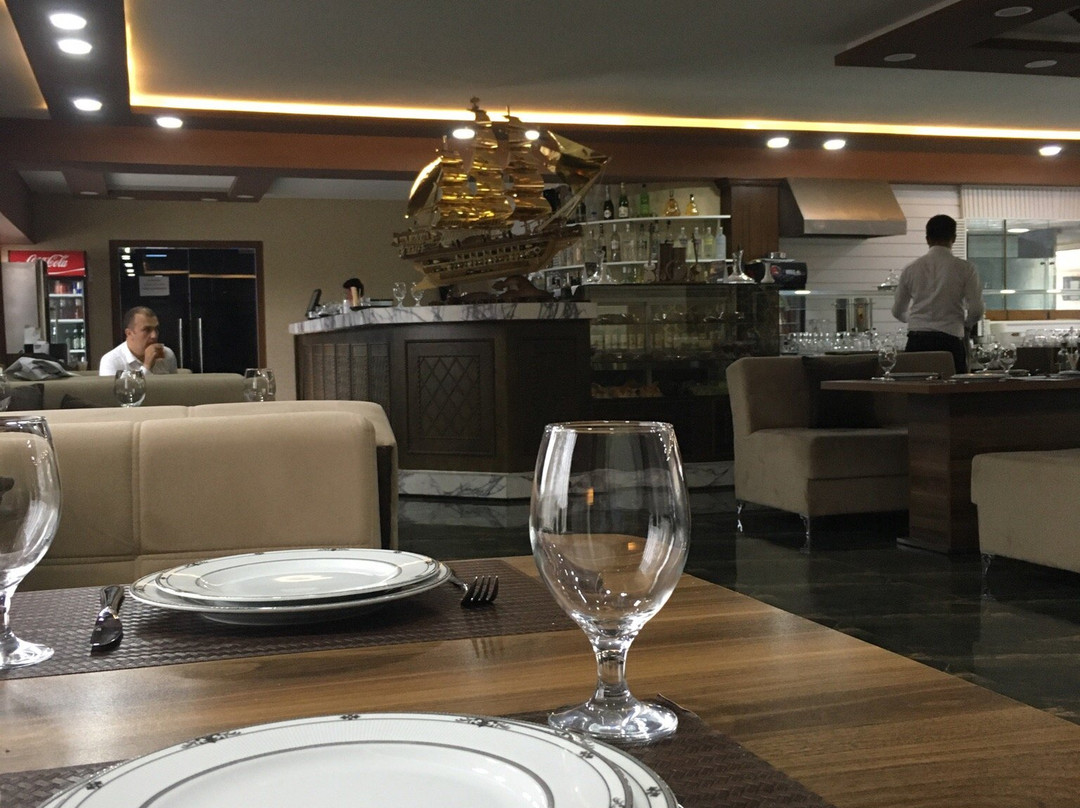 Semeni Hotel & Restaurant主图