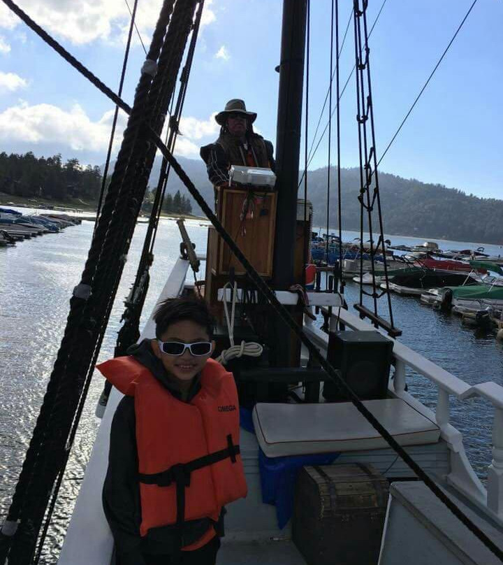 Pirate Ship Tours-大熊湖必去景点