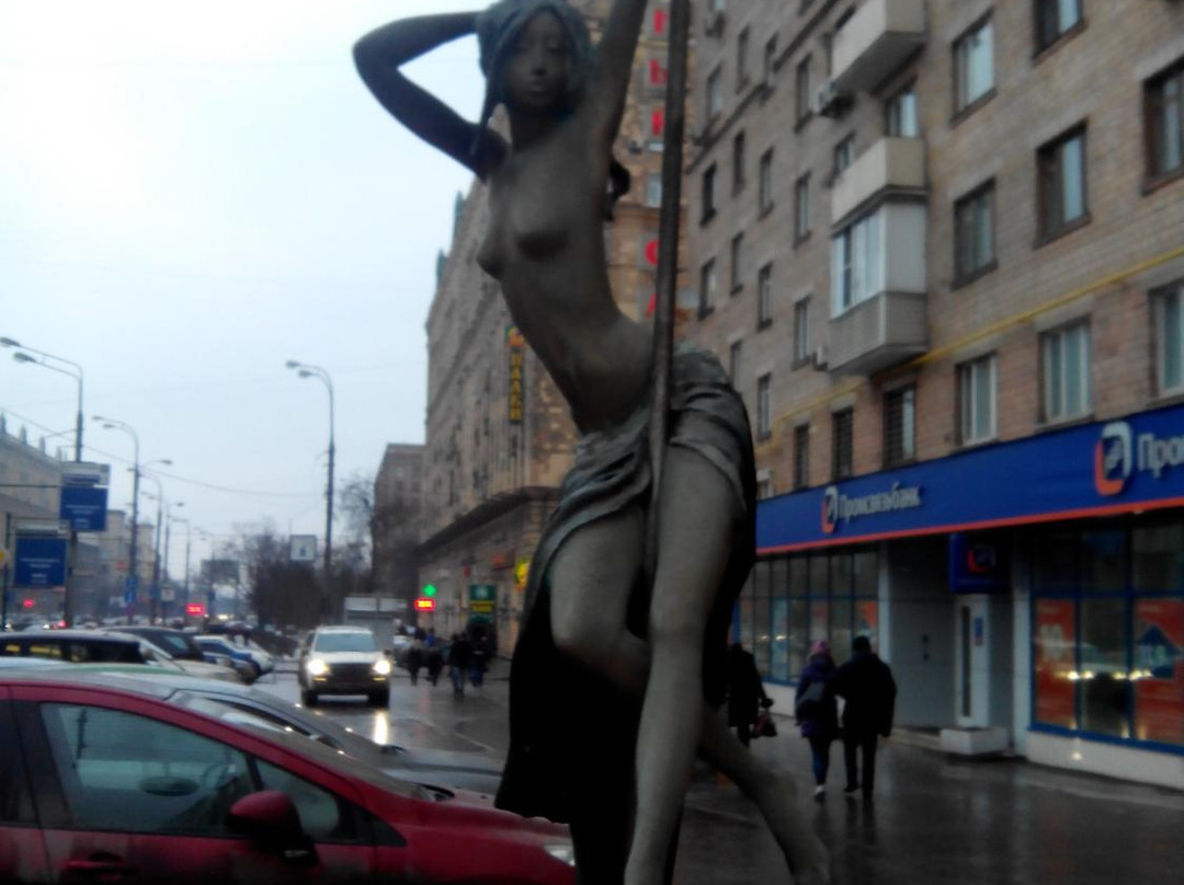 Monument to a Stripper景点图片