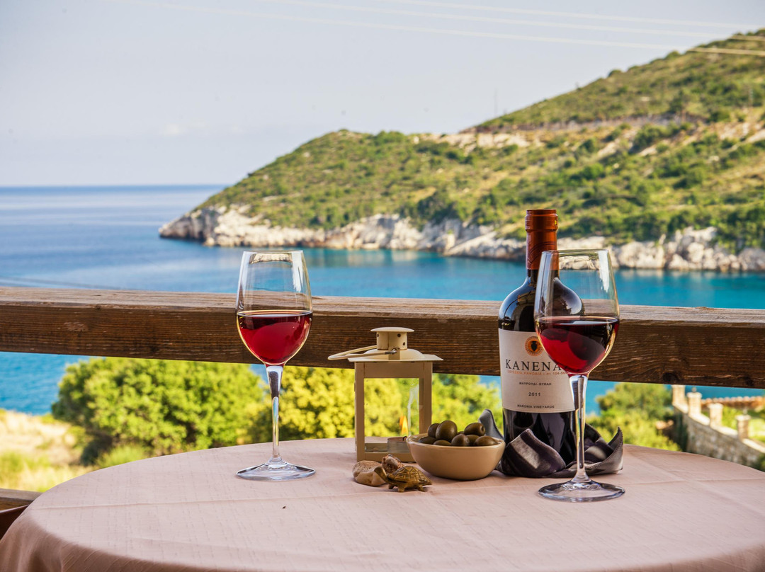 Makris Gialos Suites