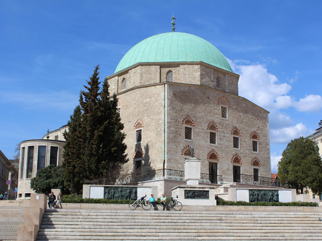 Mosque of Pasha Gazi Kassim Church of Gyertyaszentelo Boldogasszony景点图片