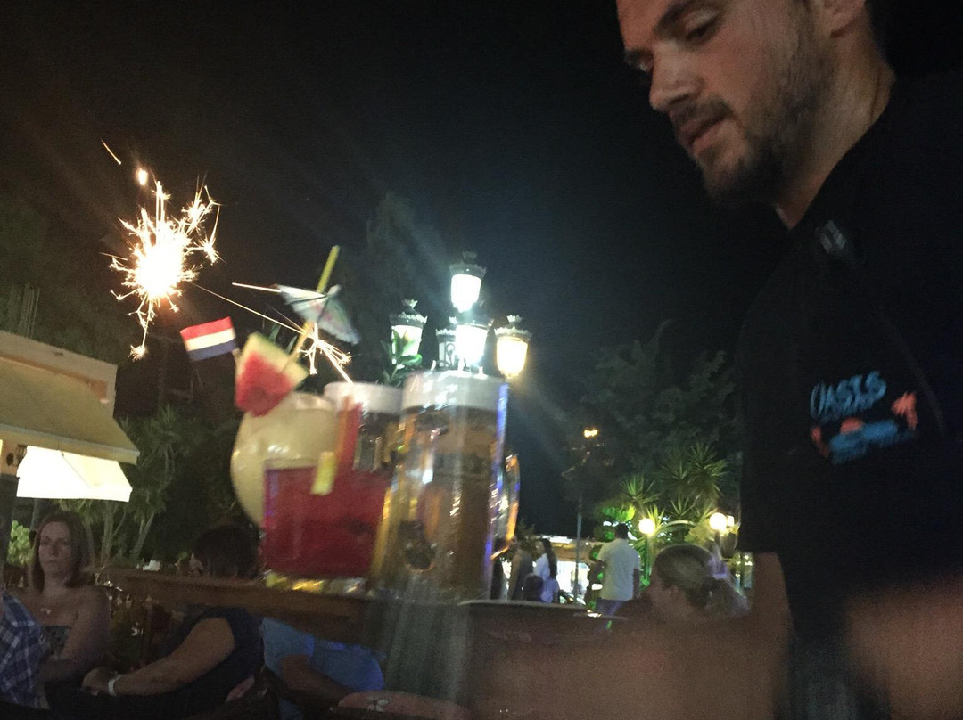 Oasis Cocktail Bar-科林比亚必去景点