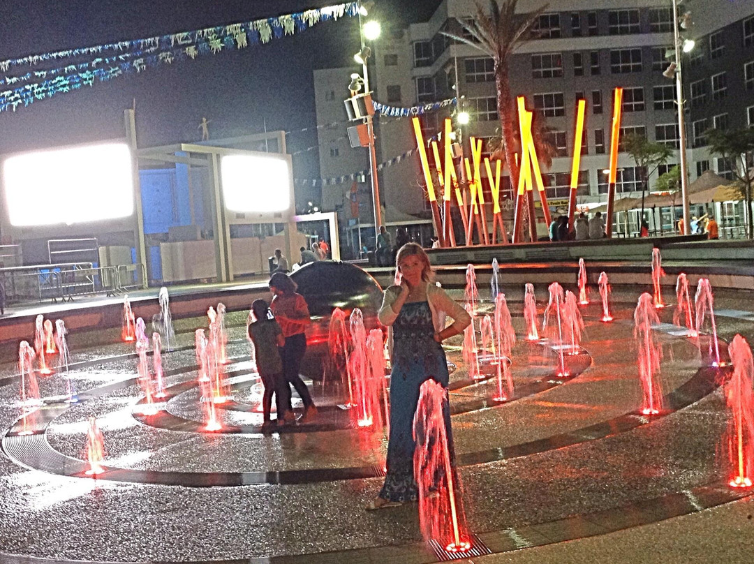 Inter Active Atzmaut Square景点图片
