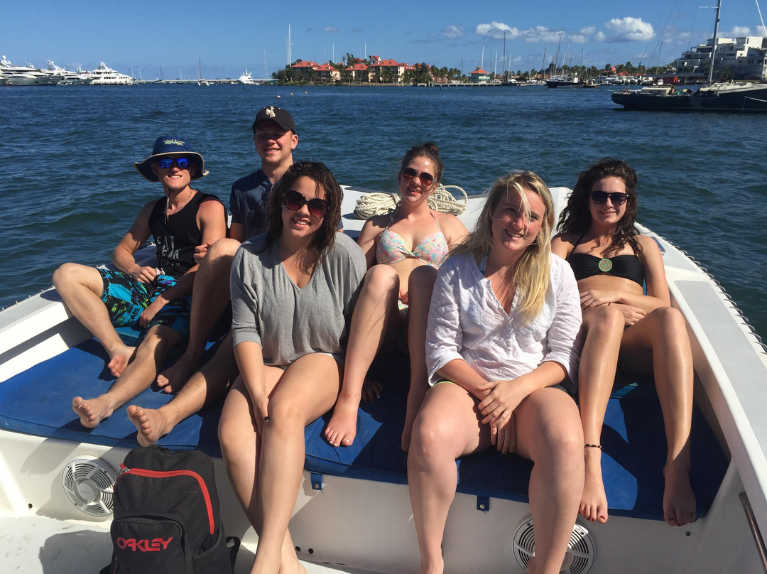 Coconut Reef Power Boat Tours & Charters-辛普森湾必去景点