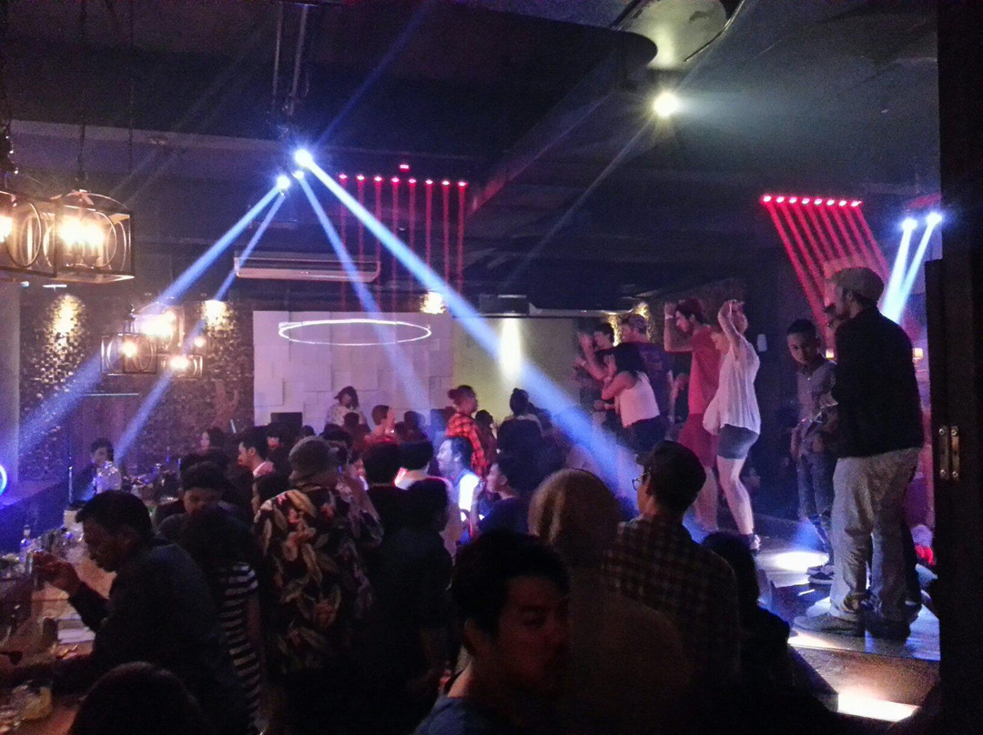 RUI Lounge & Bar-泗水必去景点