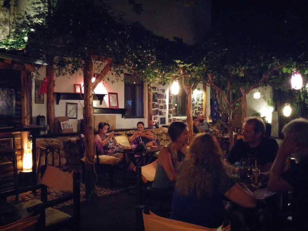 Hideaway Cafe & Bar-卡斯必去景点