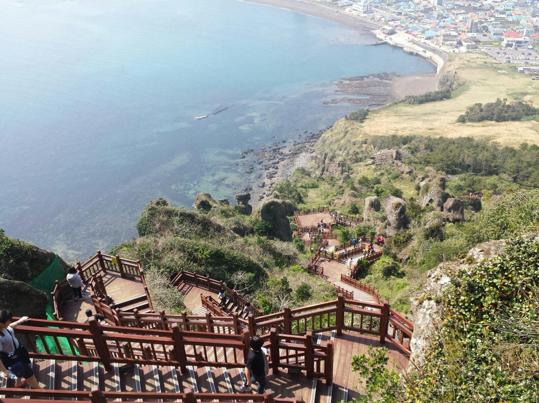 城山日出峰-西归浦市必去景点