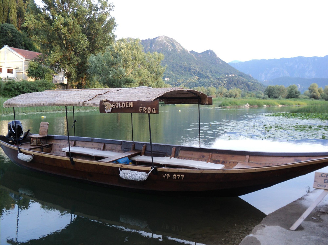 Golden Frog boat-维尔巴札拉必去景点
