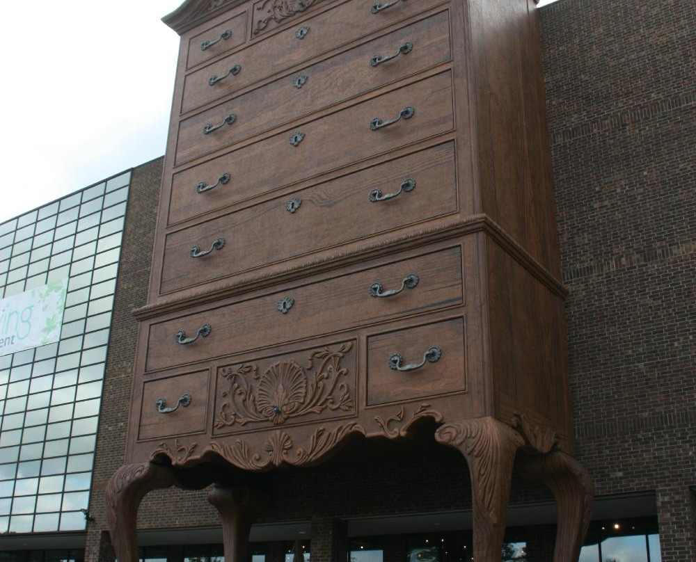 World's Largest Highboy Dresser-Jamestown必去景点