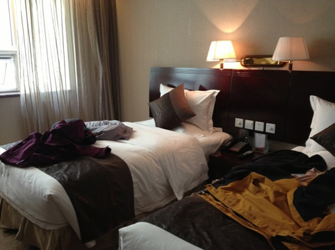 学府大酒店主图