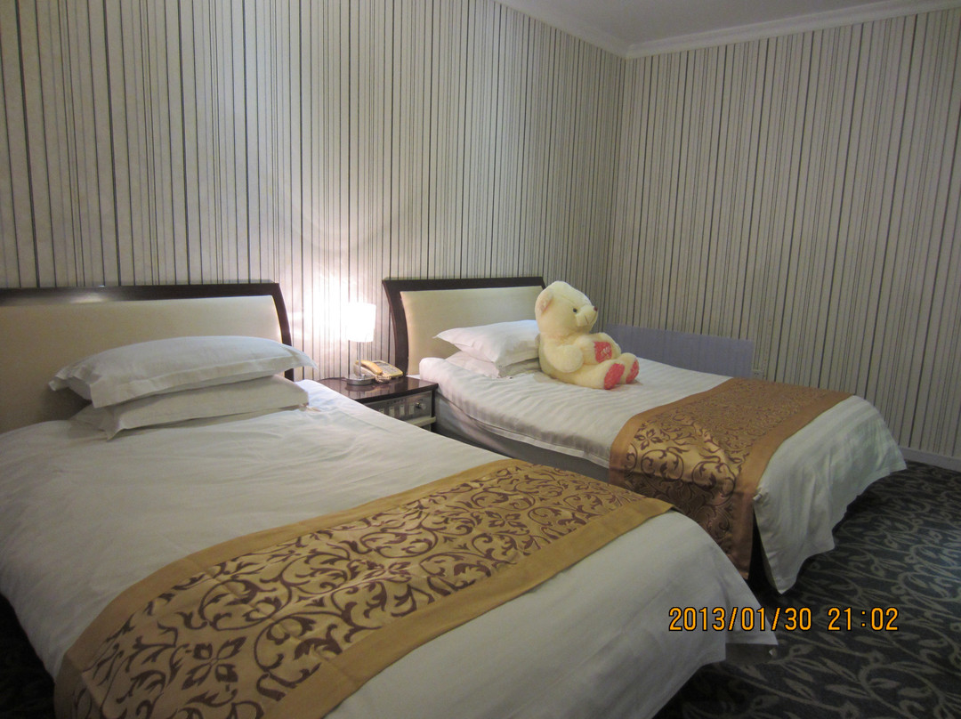 九久假日酒店主图