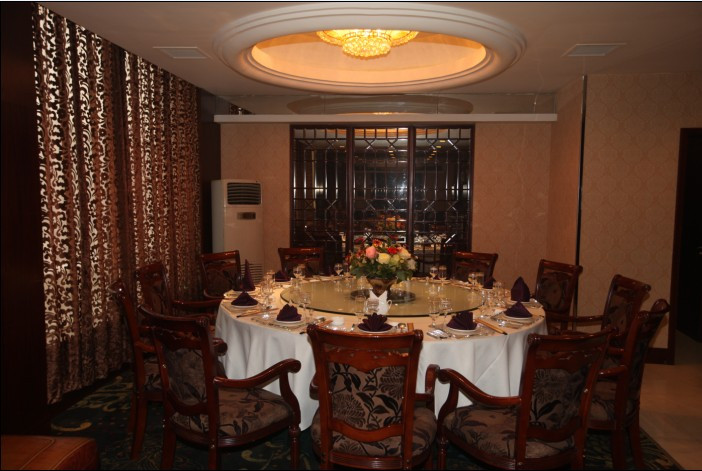 东方御苑大酒店主图