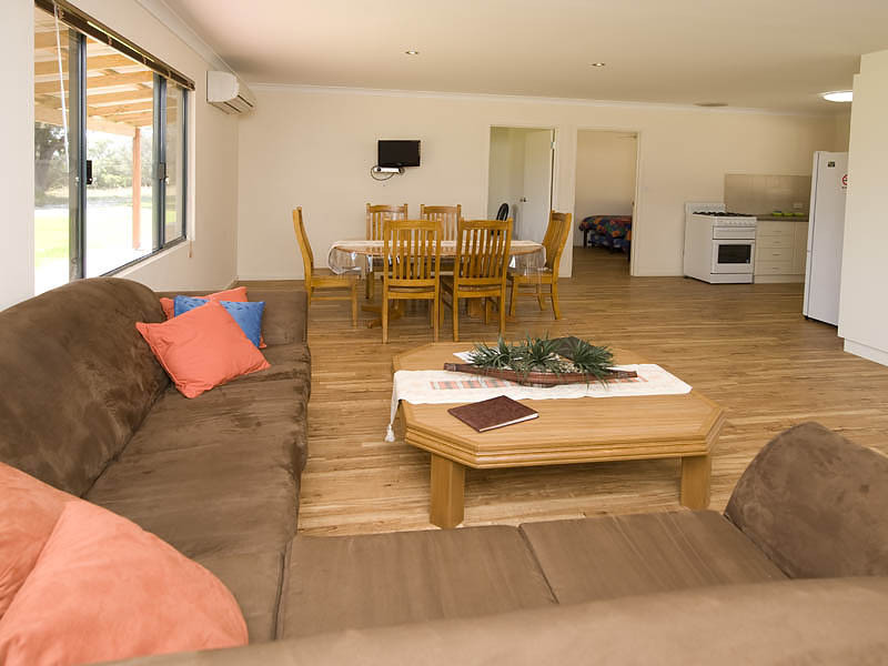 Brookside Budget Accomodation & Chalets