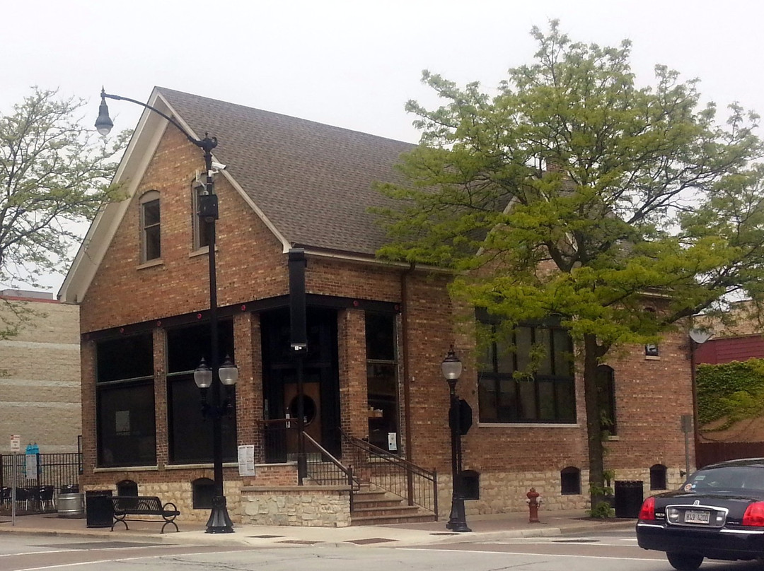 Cortland's Garage Arlington heights