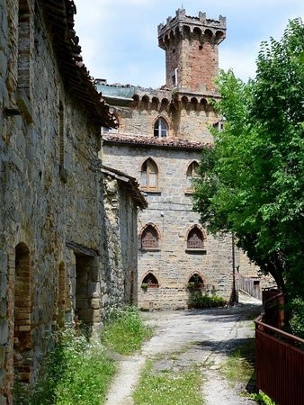 Castello Bonifaci-Vallenquina必去景点