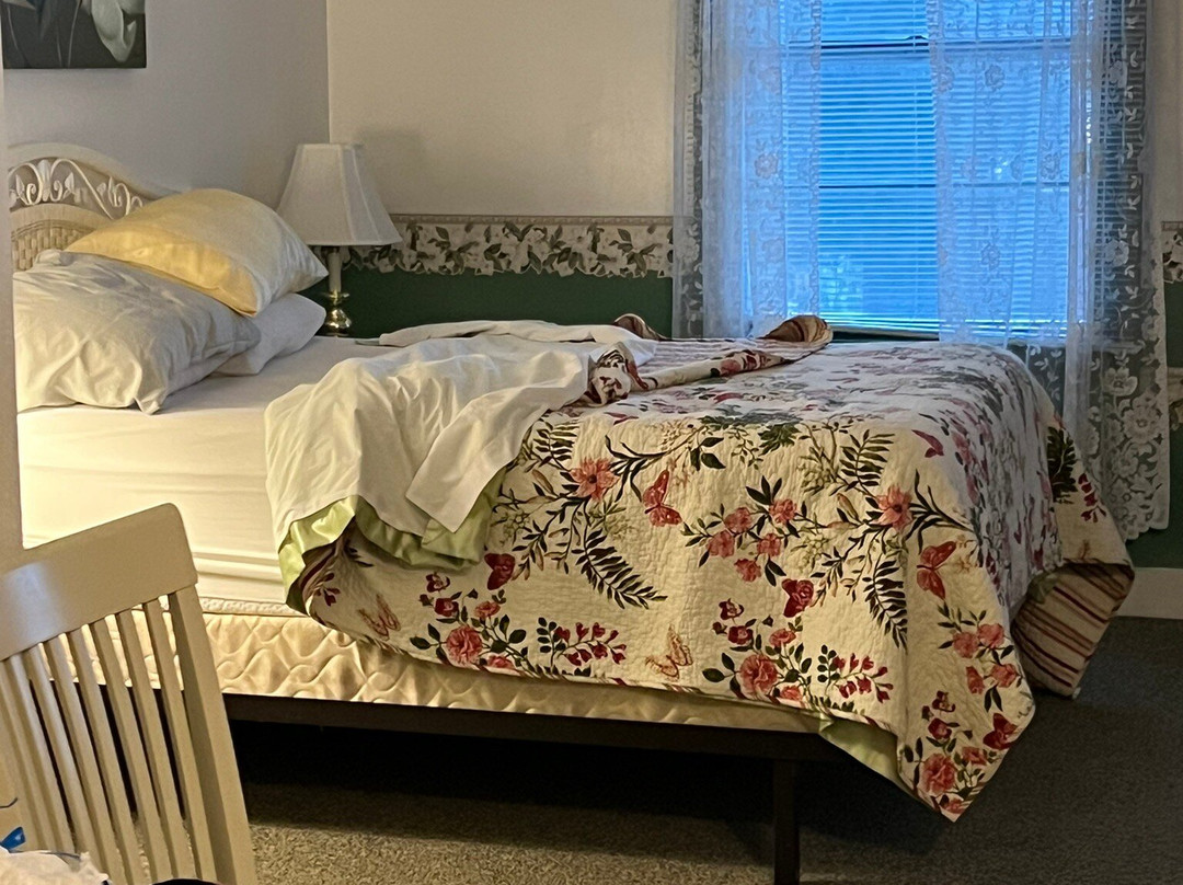 Overland Hotel & Saloon主图