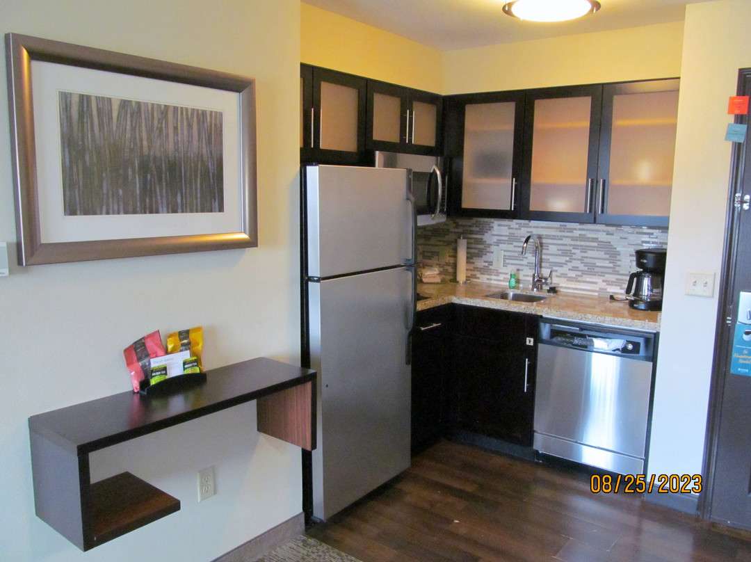 Staybridge Suites Grand Forks By IHG主图