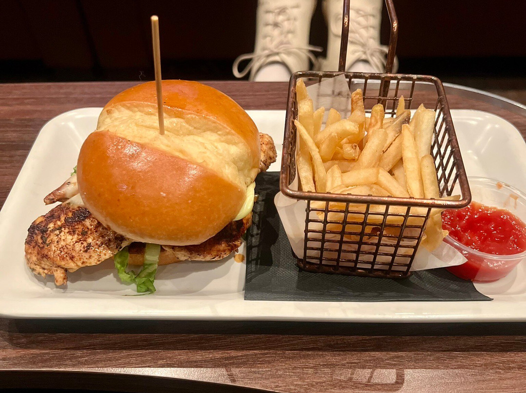 CMX CineBistro Waverly Place-卡瑞必去景点