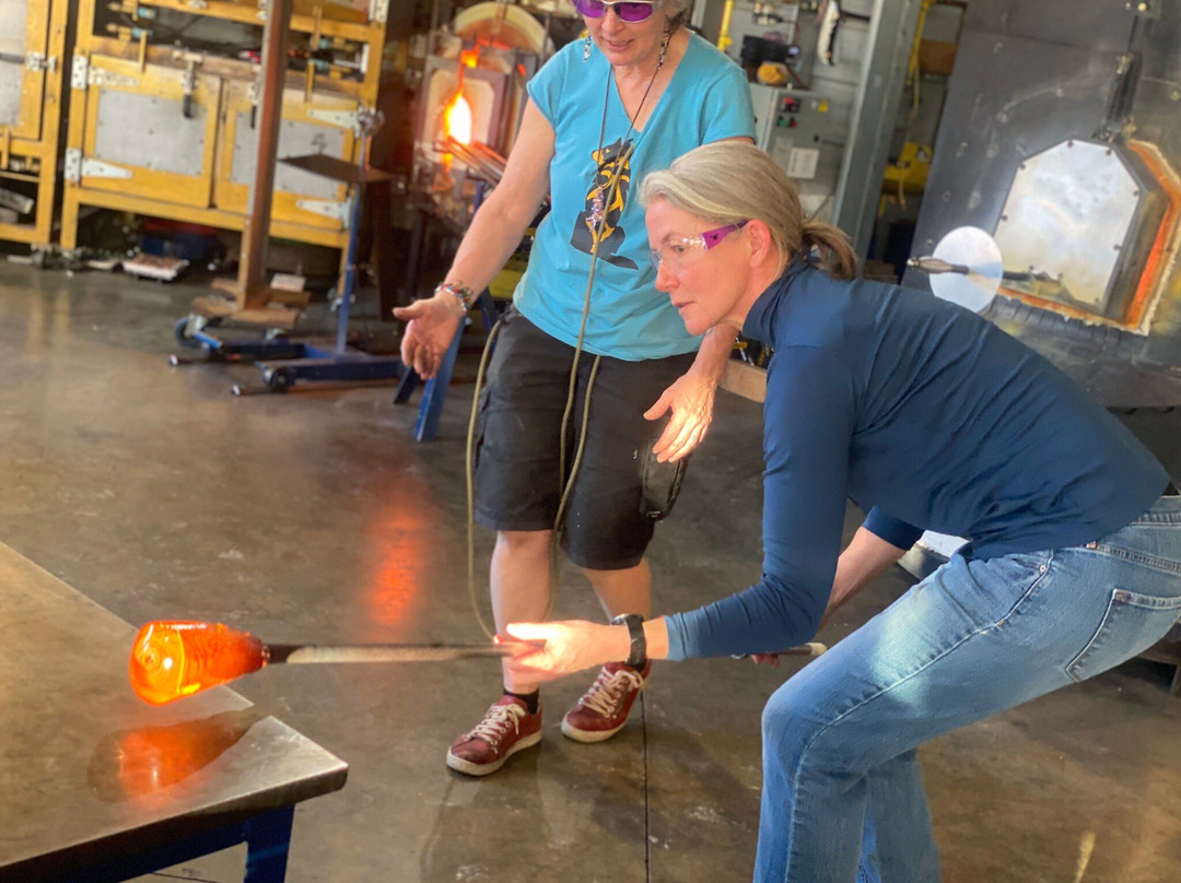 Lumel Glass Blowing Studio景点图片