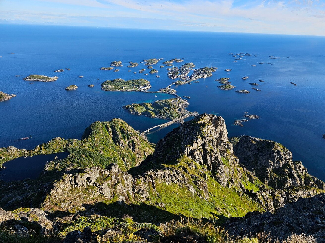Festvagtind Hike景点图片