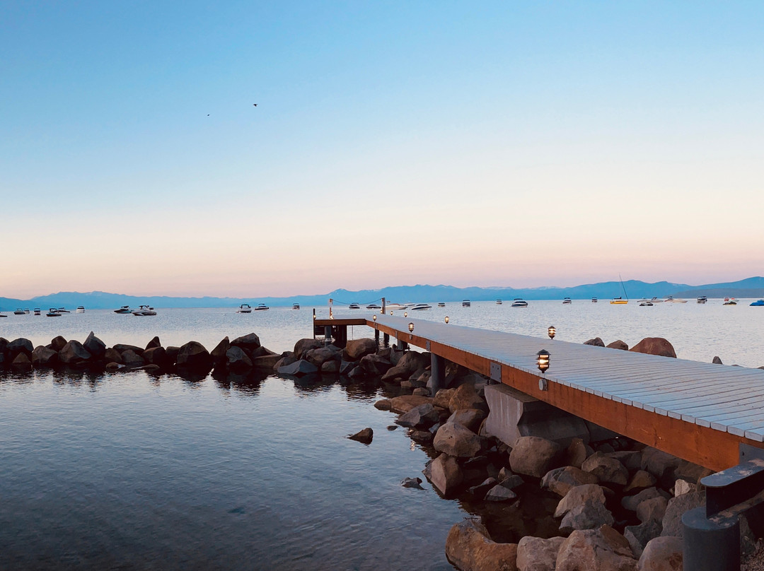 红太狼湖畔小屋主图