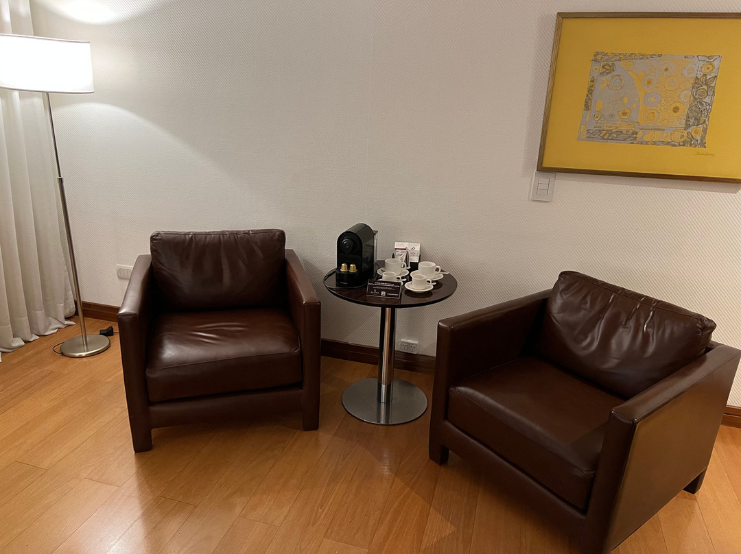 罗斯大厦酒店主图