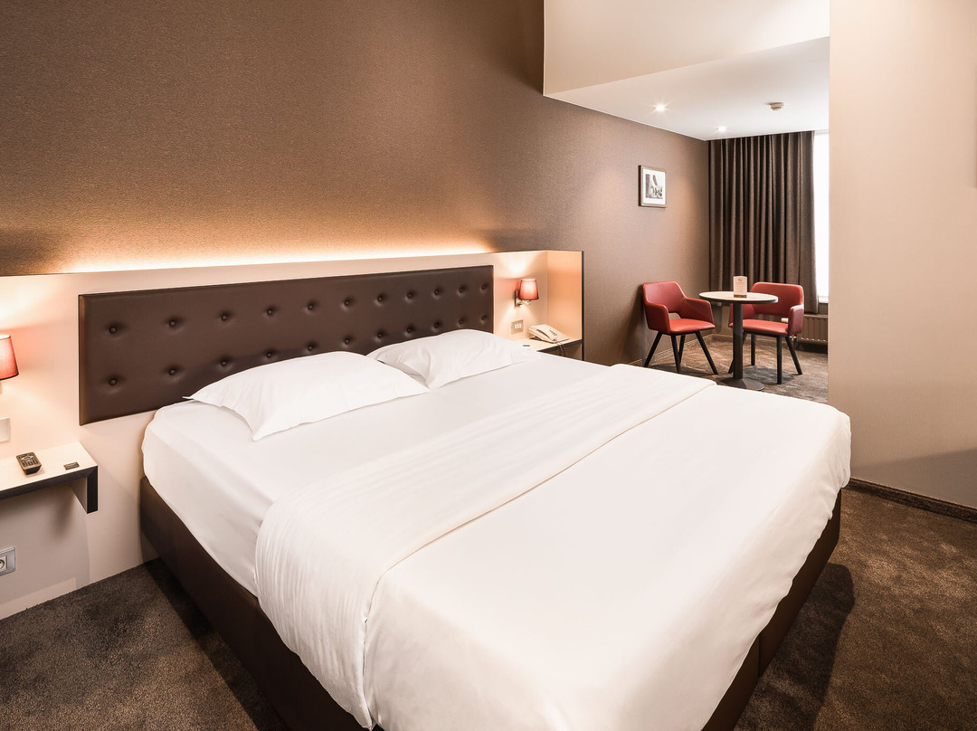 纳瓦拉酒店主图