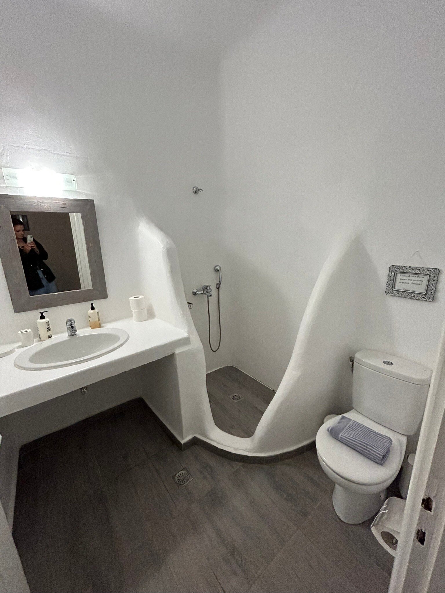 Eleni's Village Suites-官方