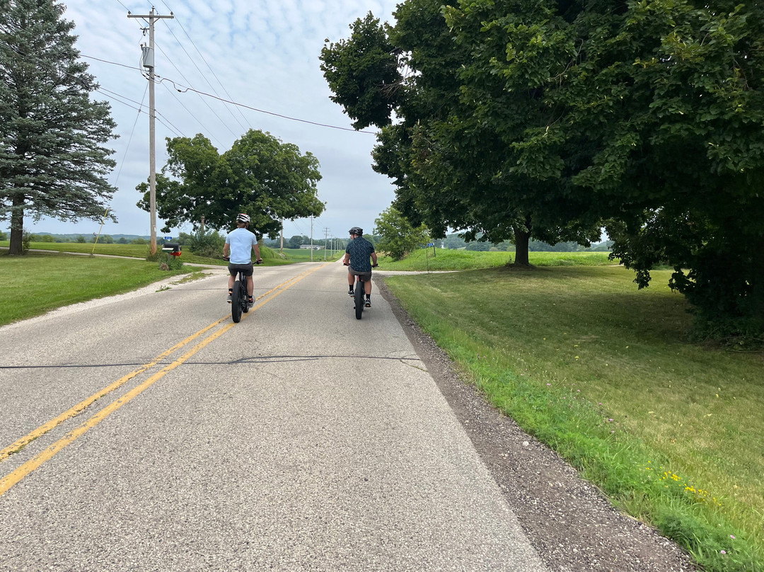 Lake Geneva Scooter Tours & Rentals-日内瓦湖必去景点